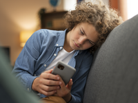 Source: Freepik; Copyright: freepik; URL: https://www.freepik.com/free-photo/medium-shot-suffering-teenager-being-cyberbullied_38170227.htm#fromView=search&page=1&position=8&uuid=99672845-fe04-45bf-927a-a78529ba2f37&query=sad+youth+on+phone; License: Licensed by JMIR.