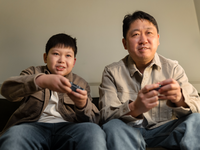 Source: Freepik; Copyright: Freepik; URL: https://www.freepik.com/free-photo/medium-shot-man-kid-playing-game_22316218.htm; License: Licensed by JMIR.