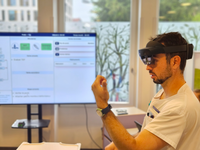 Clinician testing the system during simulated rescucitation. Source: The authors; Copyright: The Authors; URL: https://humanfactors.jmir.org/2026/1/e78144; License: Creative Commons Attribution (CC-BY).