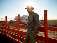 Source: Freepik; Copyright: Freepik; URL: https://www.freepik.com/free-photo/male-farmer-posing-fence-farm_21076616.htm; License: Licensed by JMIR.