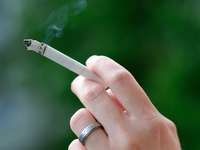 Source: freepik; Copyright: montypeter; URL: https://www.freepik.com/free-photo/hand-smoking-person_1234958.htm; License: Licensed by JMIR.