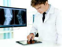 AI-generated image, in response to the request "Physicians Apply Radiomics Technology to Predict Pain Progression in Knee Osteoarthritis" (Generator doubao APP Dec 28, 2025; Requestor: Yingwei Sun). Source: doubao APP; Copyright: N/A (AI-Generated image); URL: https://medinform.jmir.org/2026/1/e78338/; License: Public Domain (CC0).